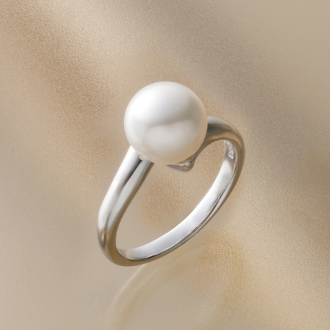 プラチナ８．５ｍｍ珠　花珠あこや真珠リング