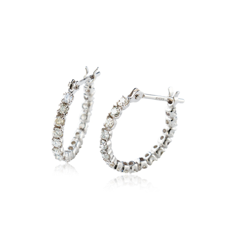 ホワイトゴールド０．４ｃｔダイヤモンドエタニティピアス