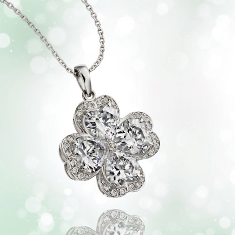 ＜煌めきのラッキークローバー＞大粒ＣＺとダイヤ宝飾ペンダント