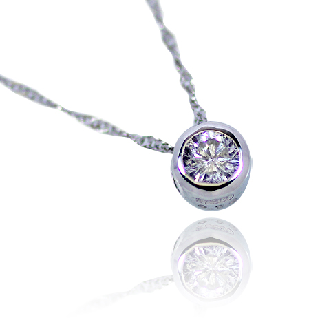 プラチナ　０．１ｃｔダイヤ　ベゼルペンダント