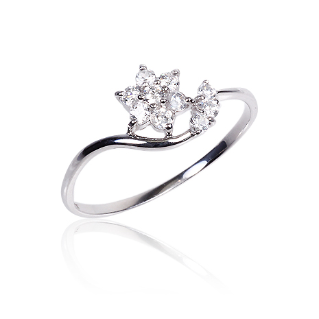 ホワイトゴールド　キュービック　１０ストーンリング