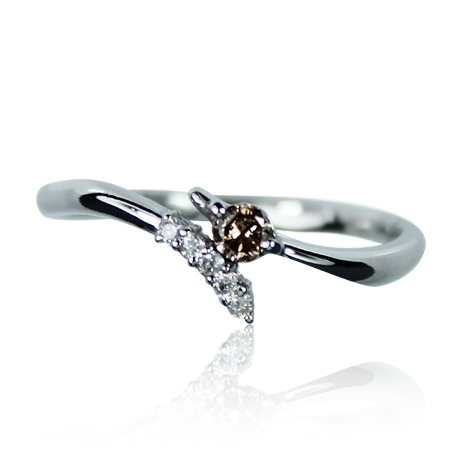 ホワイトゴールド　ブラウンダイヤモンド　リング